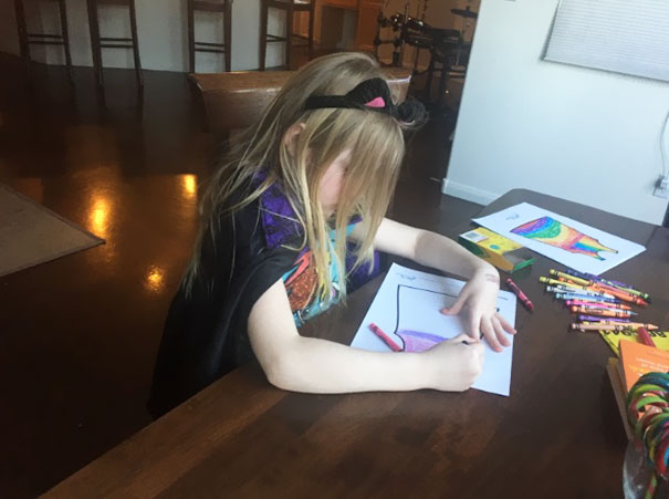 Marca de moda infantil permite que as crianças desenhem as estampas de seus vestidos stylo urbano-1